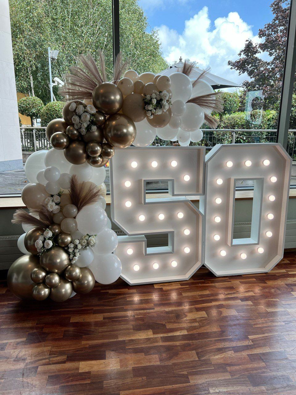led/light up numbers balloon arch